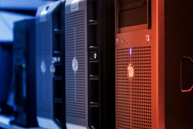página web, hosting, seguridad y correos